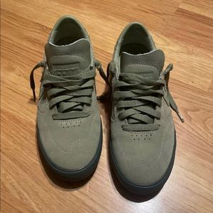 Converse *Rare* Green women’s 7.5. Leather